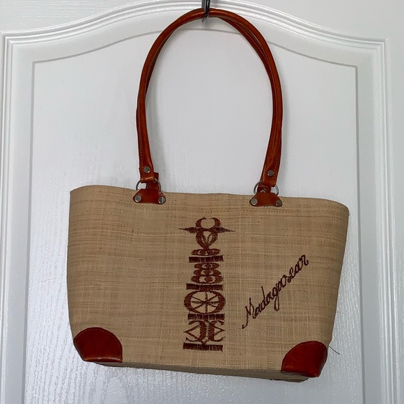 2/$25! Raffia & leather artisan-made shoulder bag - Picture 2 of 5